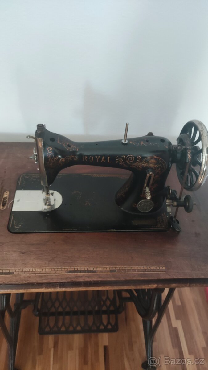 Šicí stroj Royal
