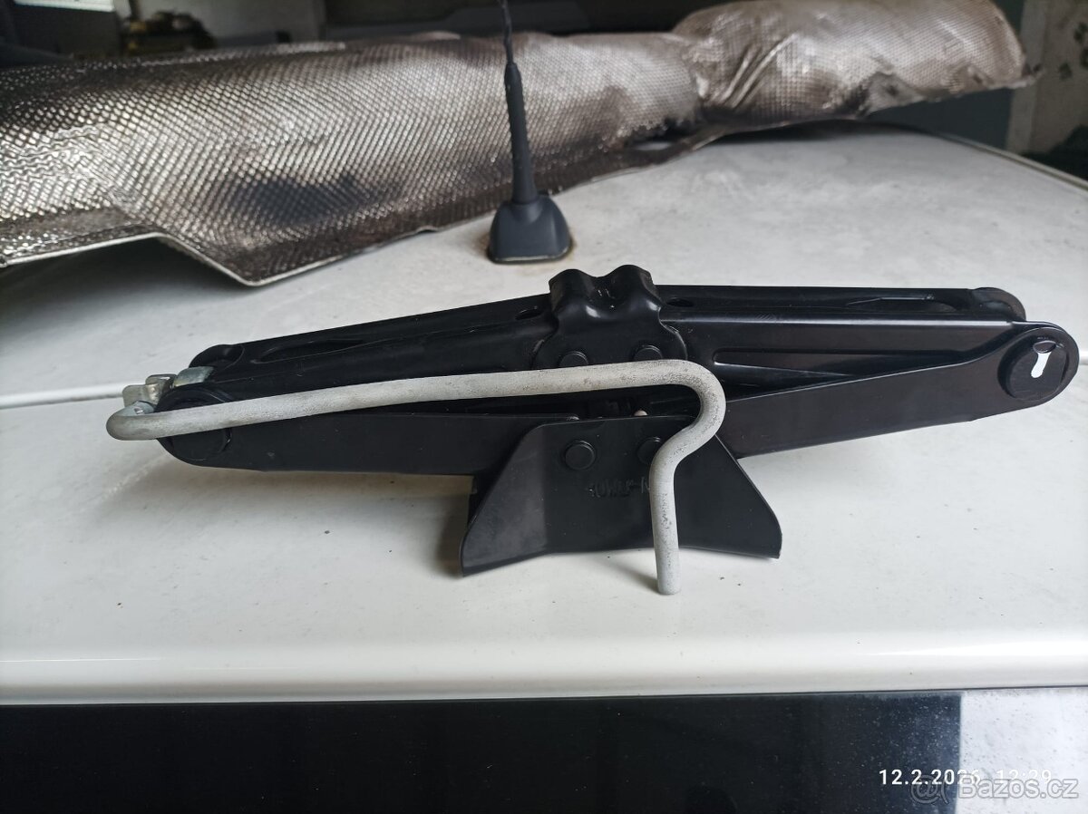 Originál zvedák, hever pro Citroen C3 .