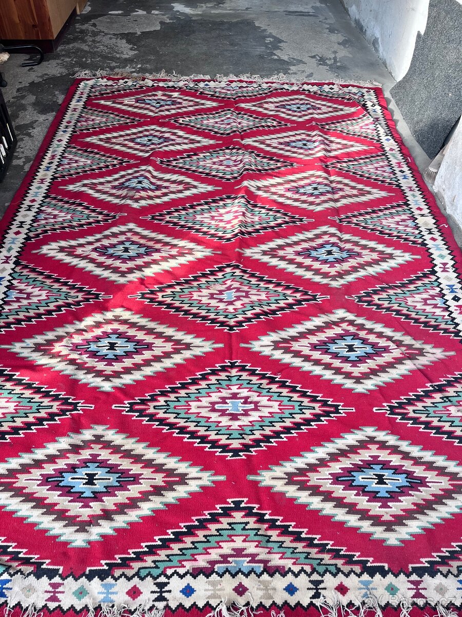 Prodám starý koberec Kelim