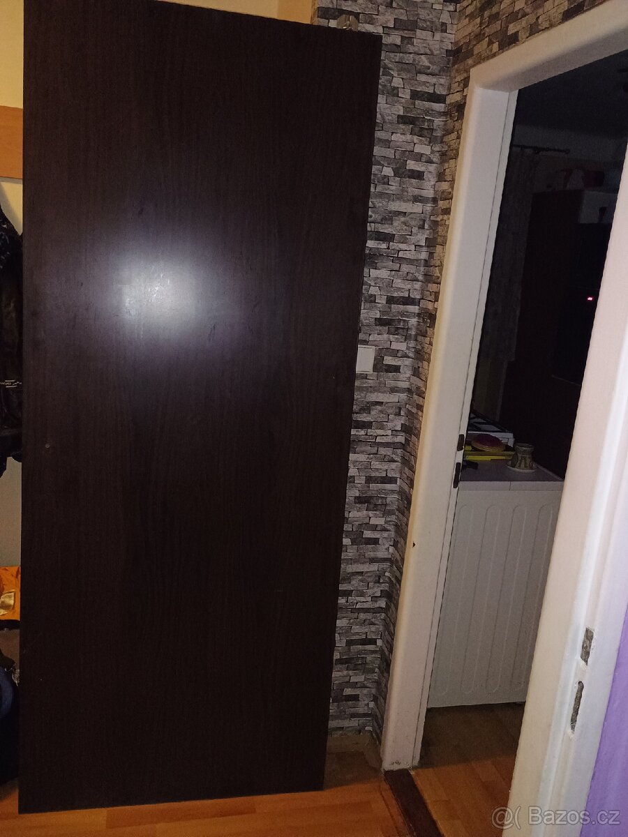 Posuvné dveře na zeď s pojezdem