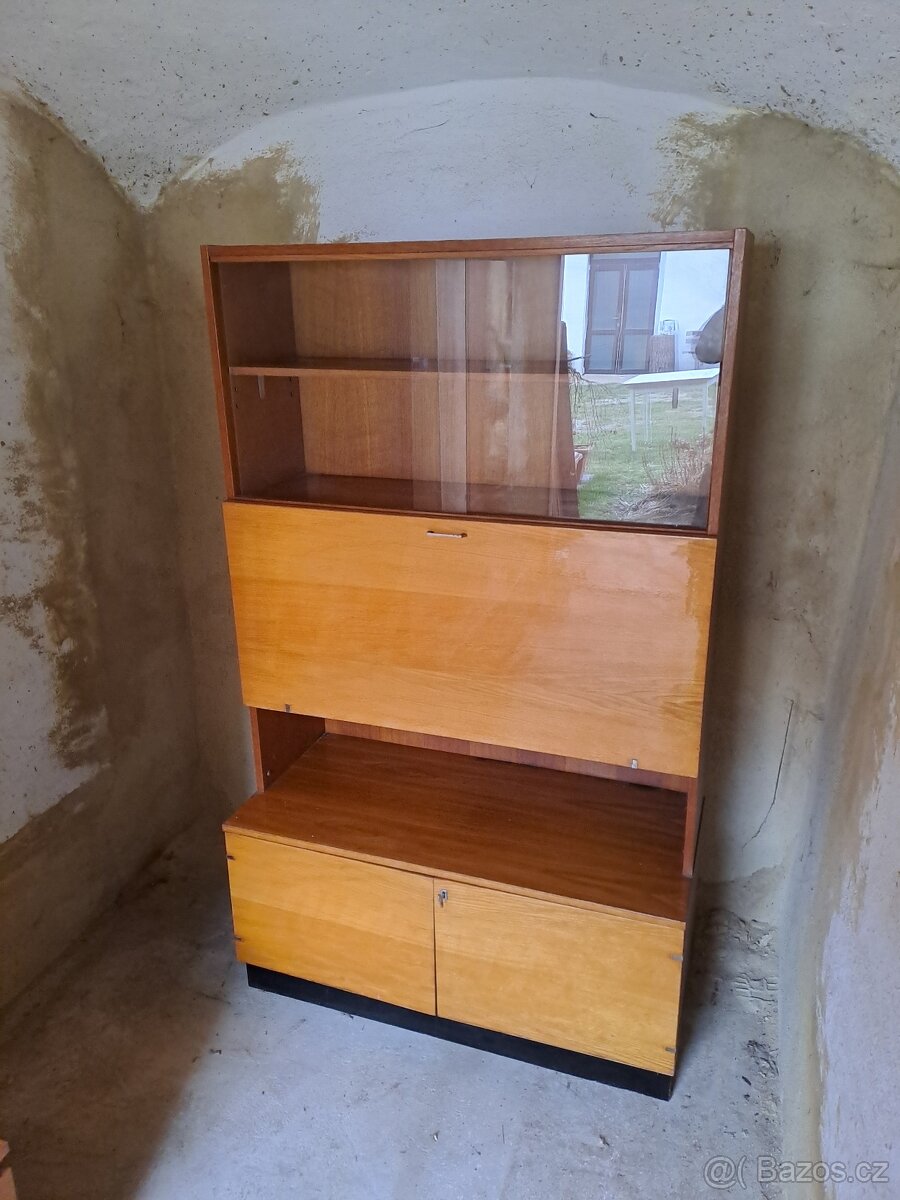 Retro skříň č.2
