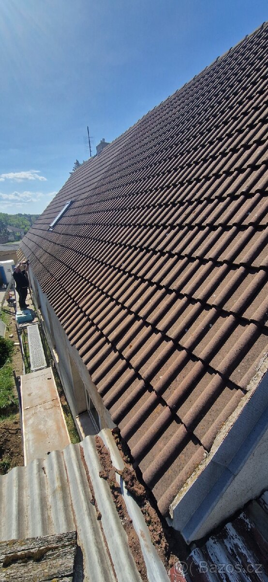 Střešní krytina cca 15 let stará