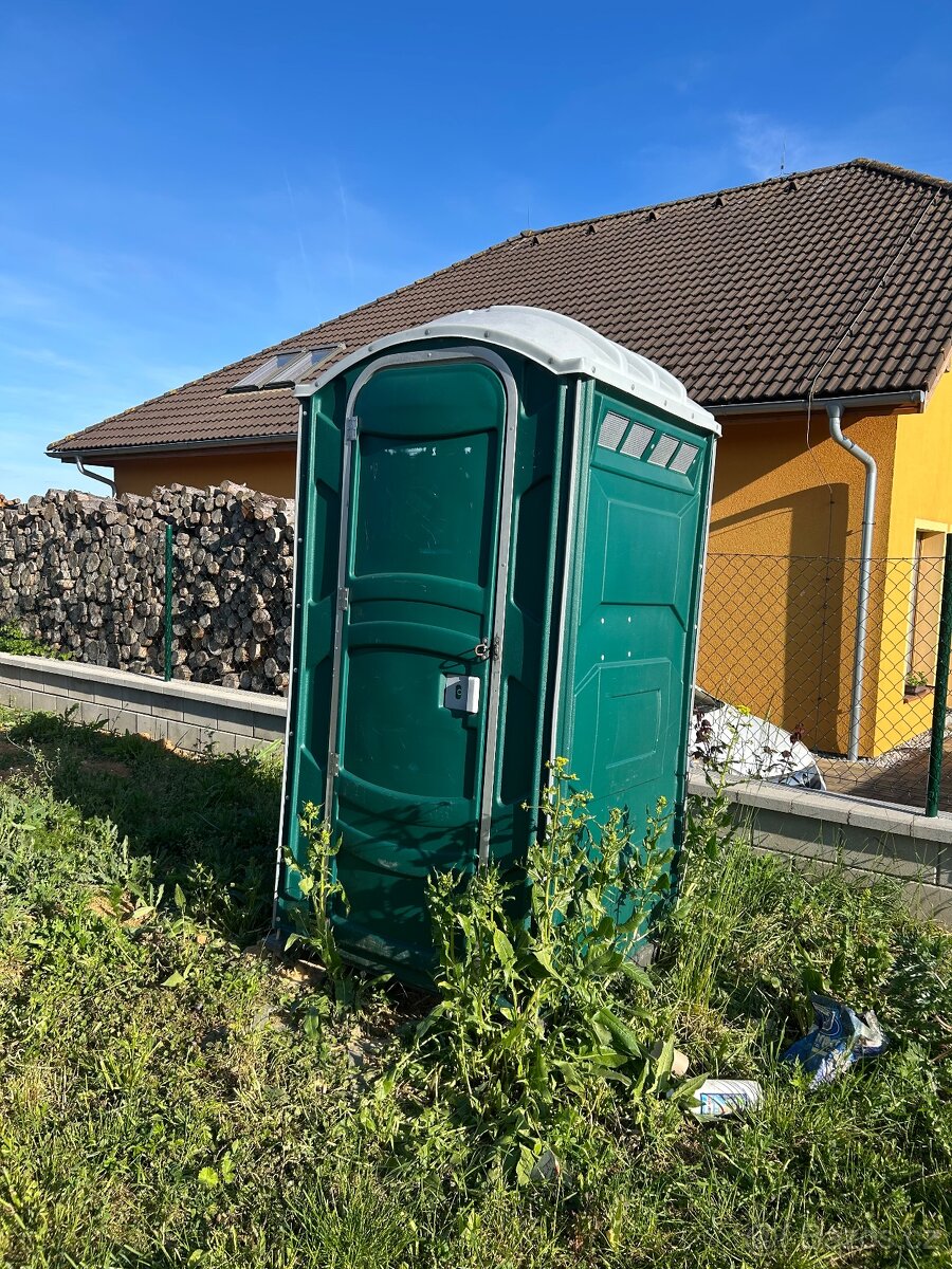 Mobilní WC (toi)