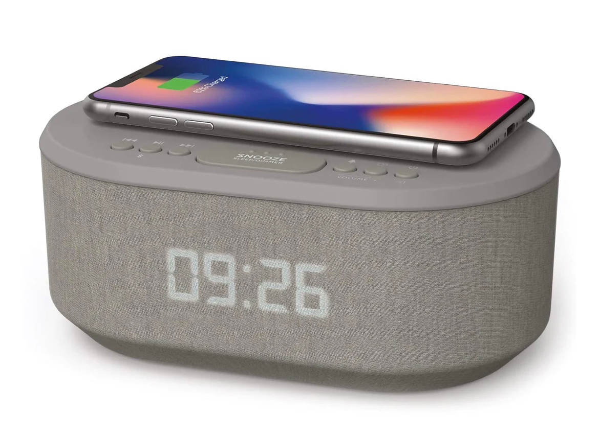 Digitální rádio s budíkem a bezdrátovou nabíječkou