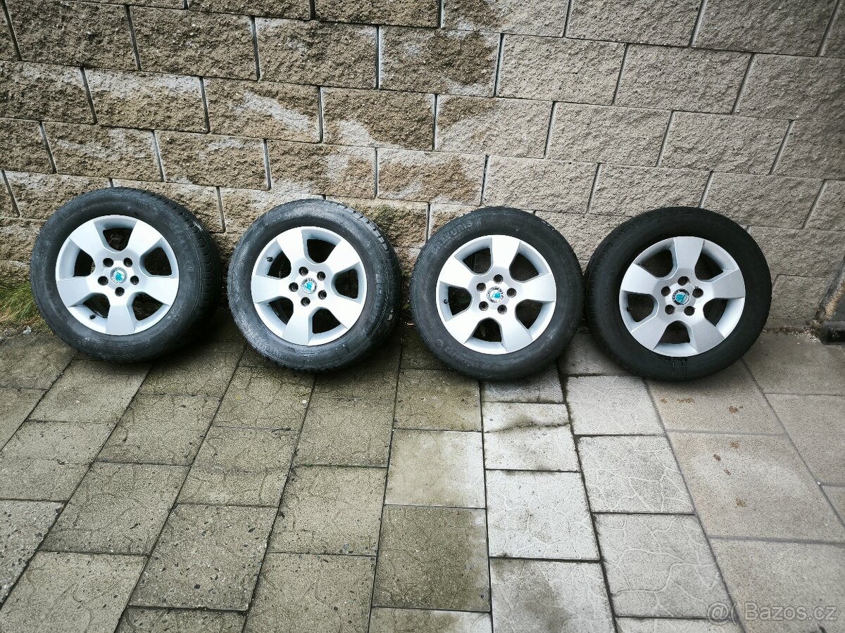 Prodám originální litá kola Škoda,,15,, rozteč 5x112