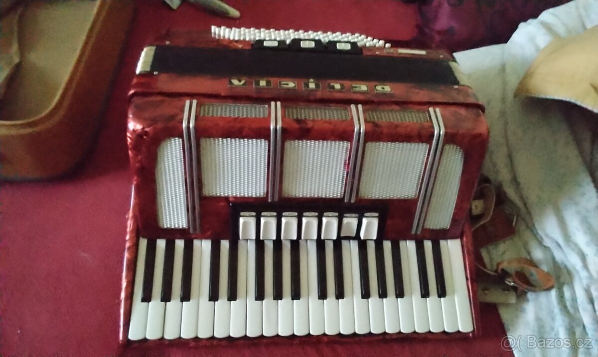 Prodám akordeon delicie CARMEN XIII 96