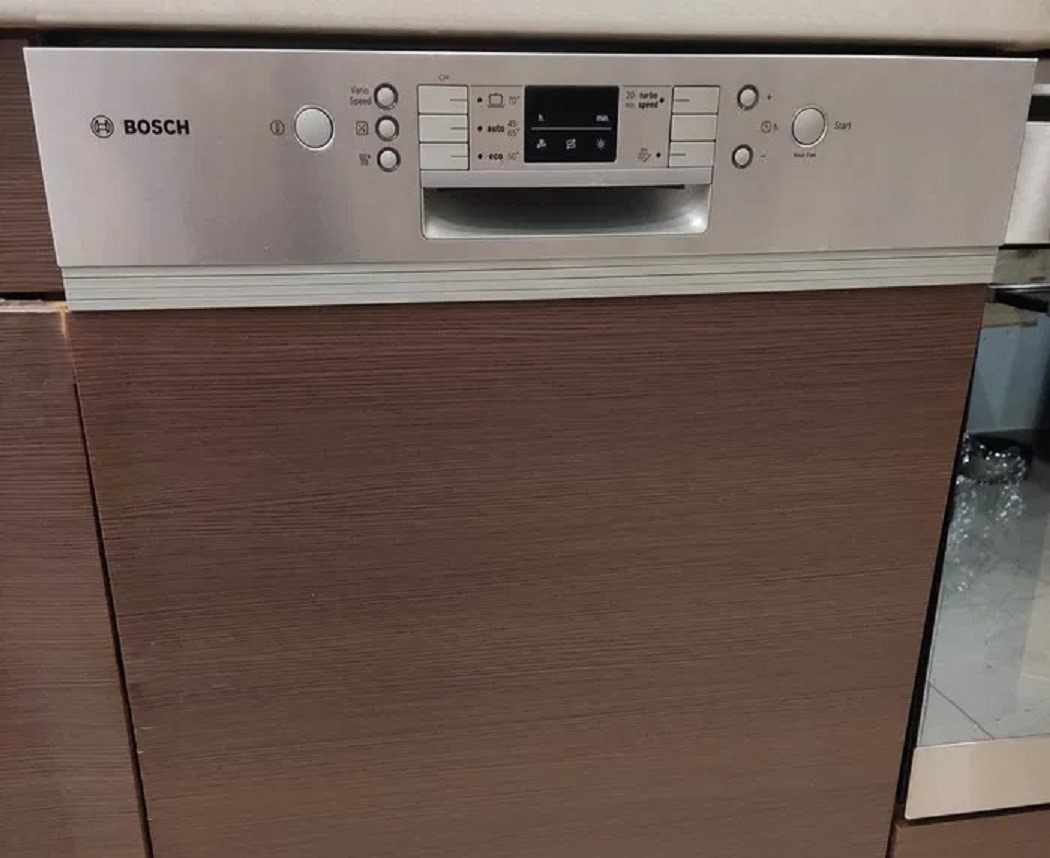 Vestavná nerezová myčka Bosch 3 koše, 14 sad