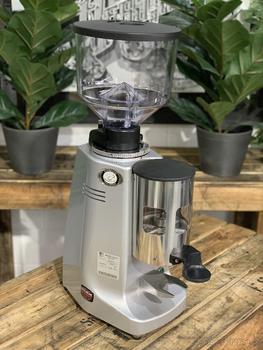 Mlýnek na kávu Mazzer Major