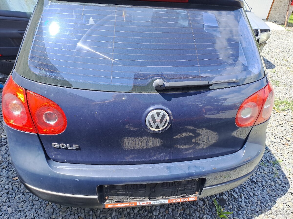 Golf 5. Verze 3 dvere. Predek blatniky kapota maska světla