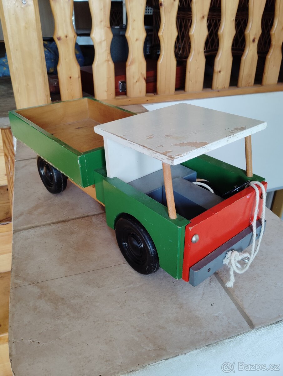 Dřevěné auto