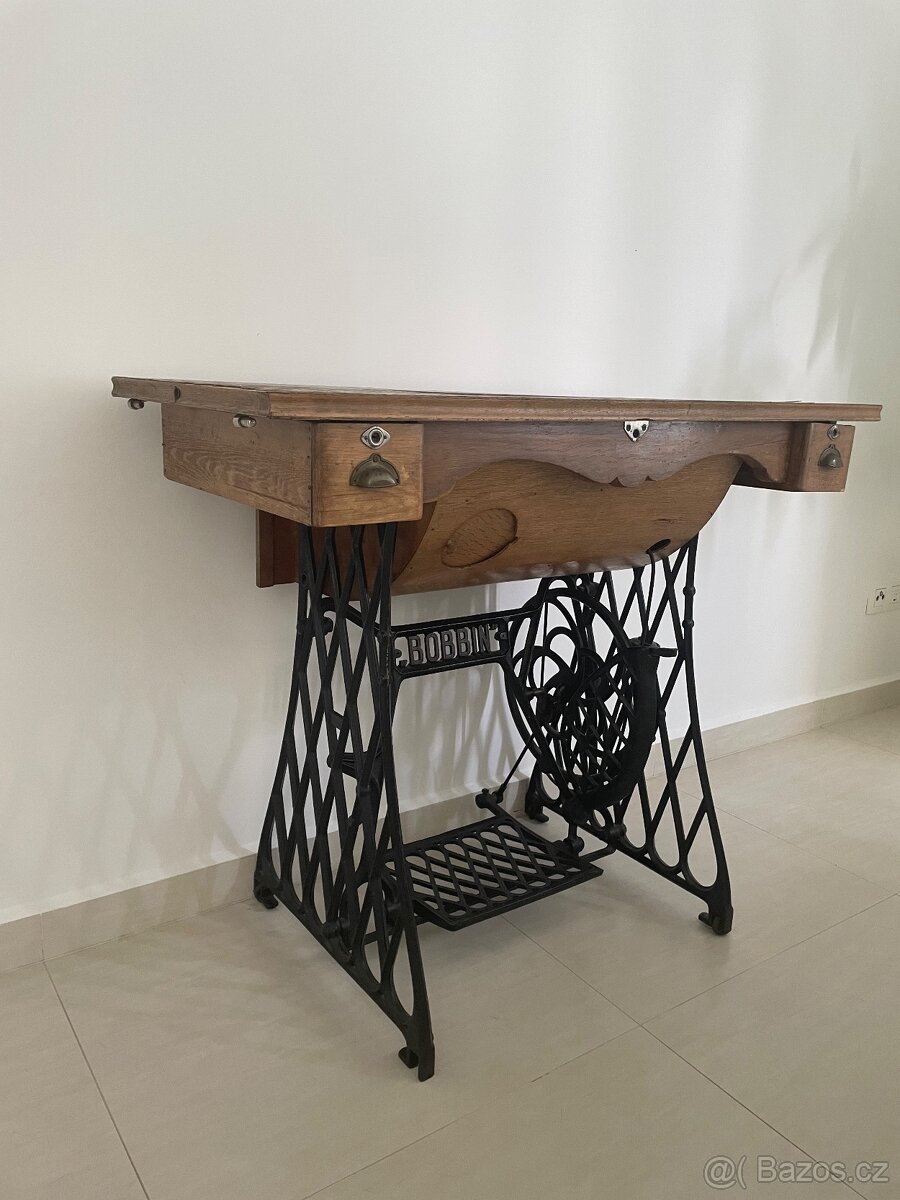 Šicí stroj BOBBIN