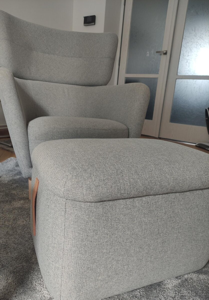 Křeslo ušák s podnožkou OSKARSHAMN