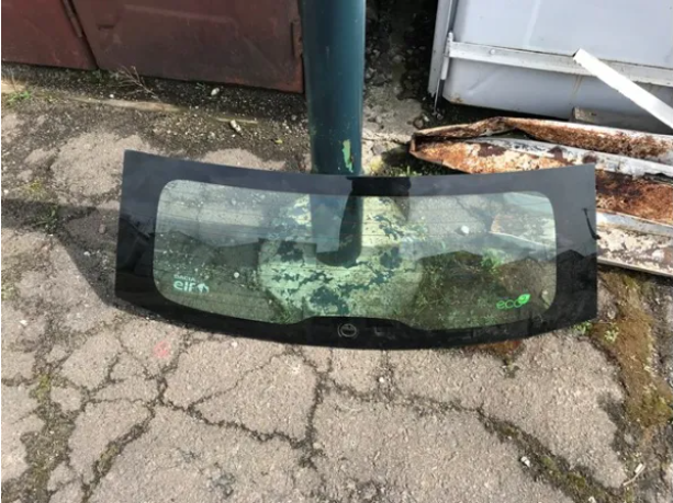 Zadní okno Dacia Logan MCV 2 k opravě