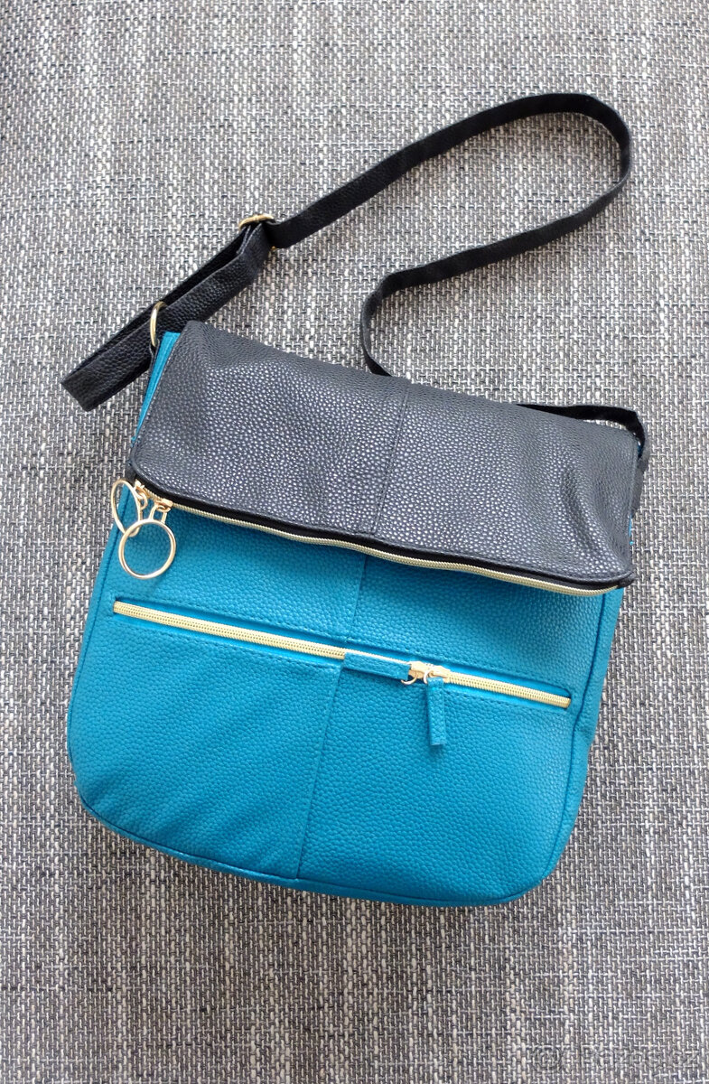 Nová tyrkysovo-černá kabelka Avon