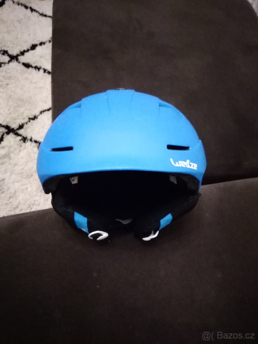 Lyžařská, snowboardová helma, přilba