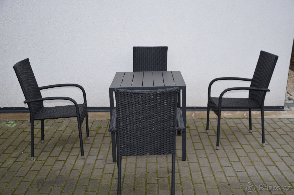 Prodám stůl a 4 židle z polyratanu
