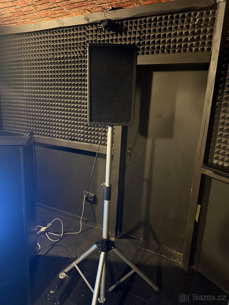 Prodám starší ale kvalitní repro.