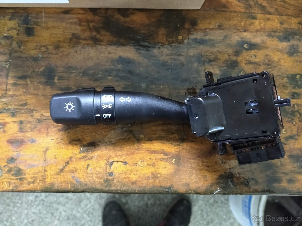 přepínač světel hyundai