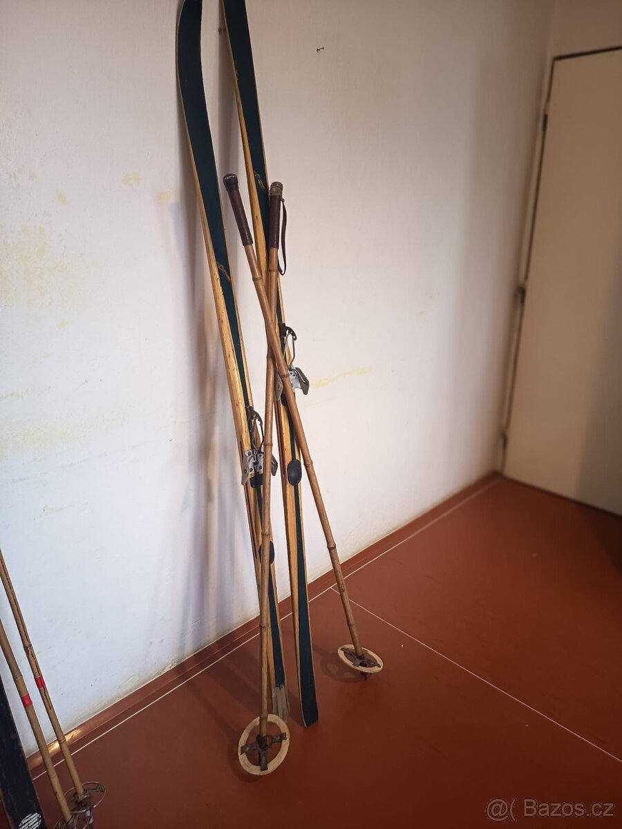 Starožitné ruské dřevěné běžky