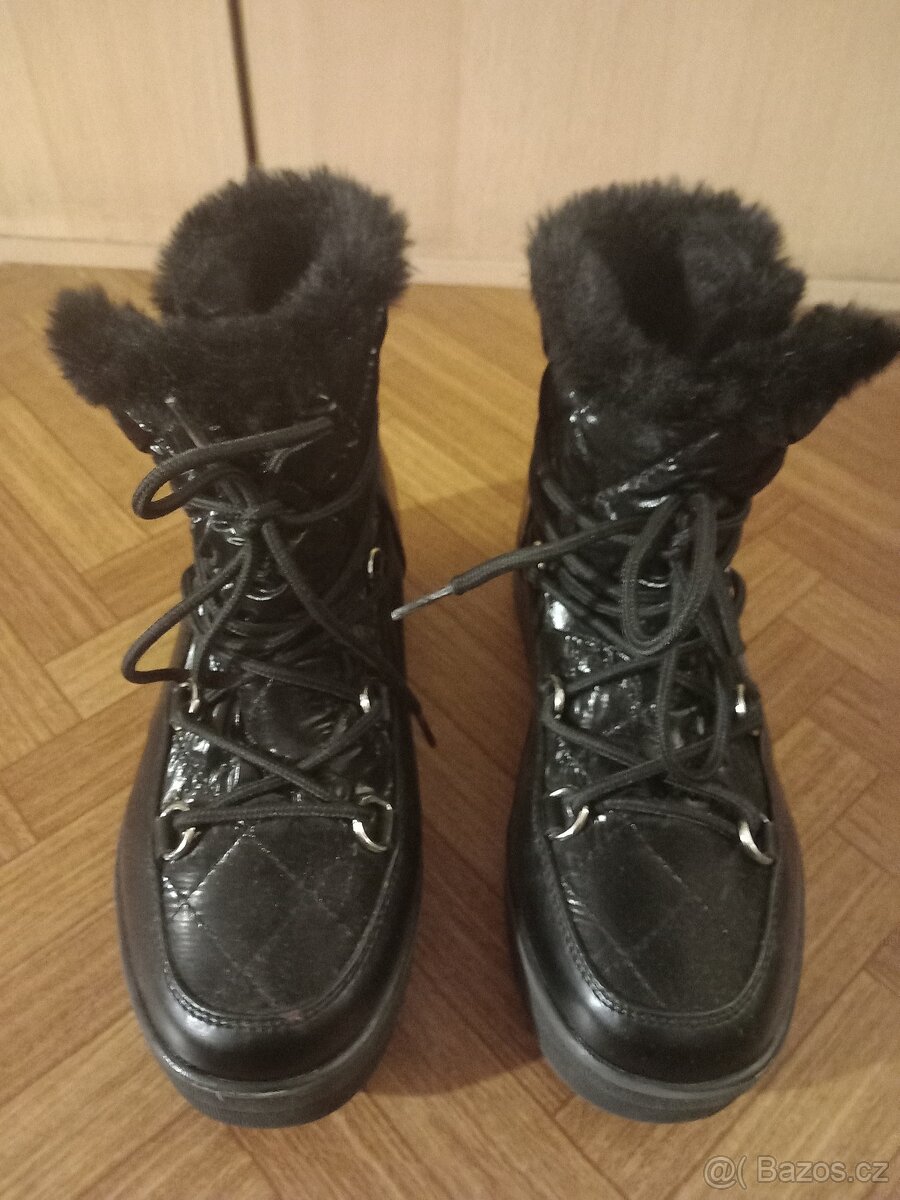 Dámské zimní boty/sněhule od CCC vel. 36 skoro nove