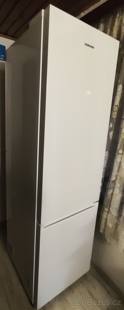Lednice Samsung - STÁLE V ZÁRUCE, tichá a objemná