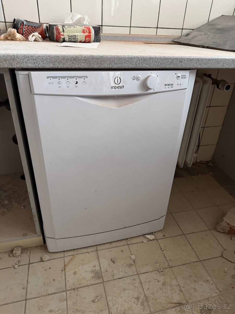Myčka nádobí - volně stojící, Indesit, 60cm