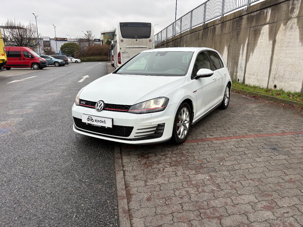 Volkswagen Golf GTI/2.0 TSI/DSG/VII/ČR/servis. kn/135 tkm