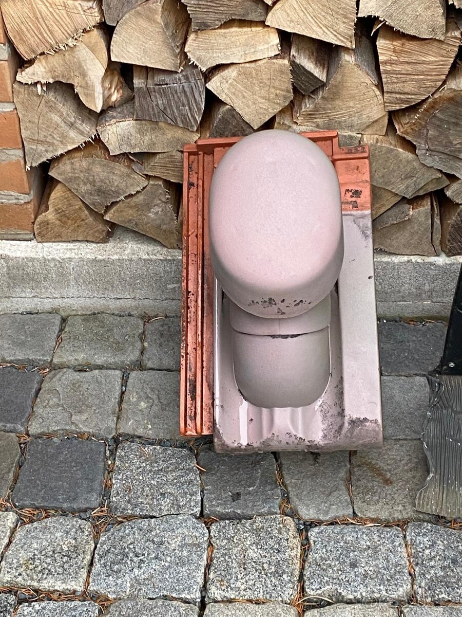 Odvětrávací střešní taška