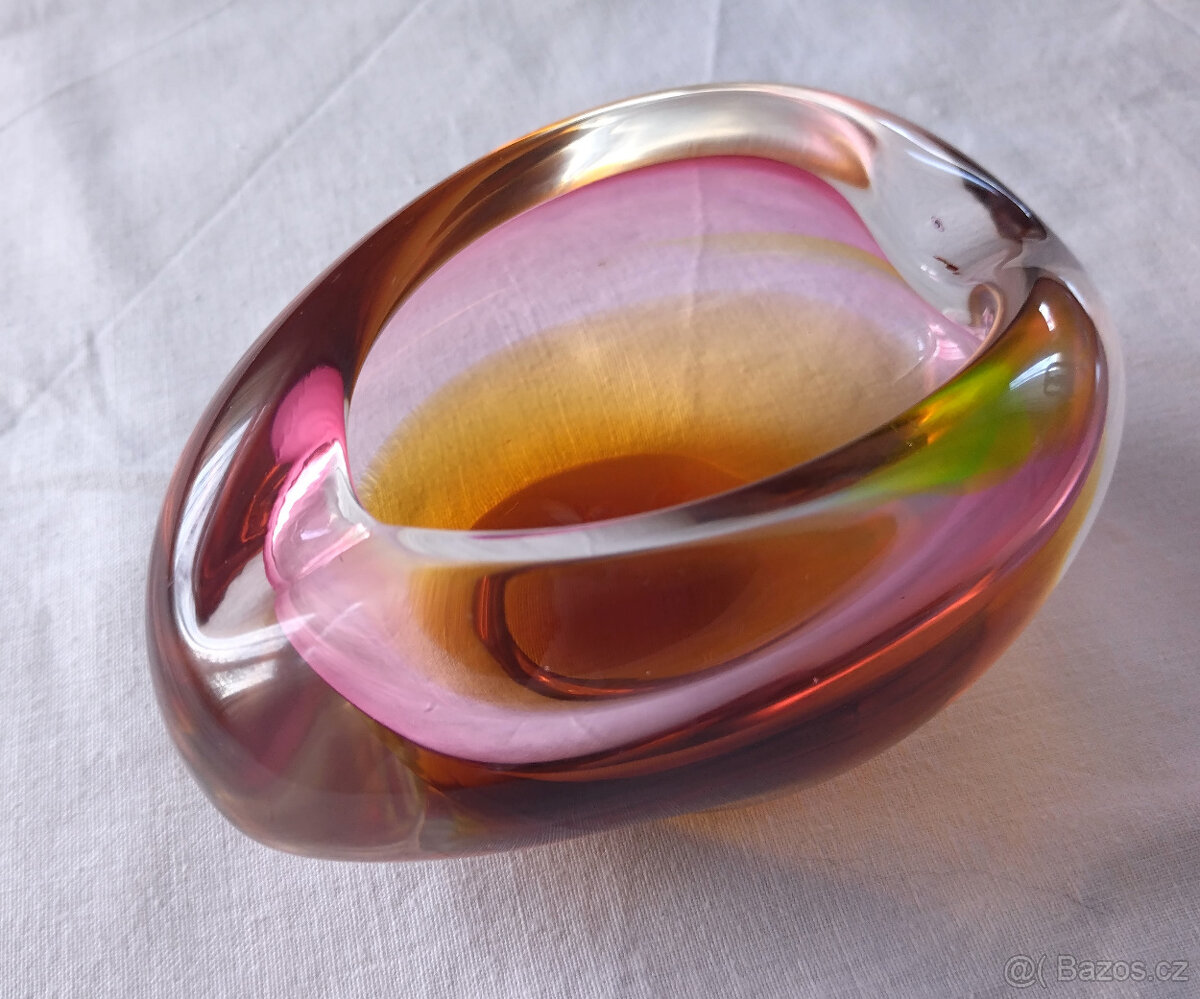 popelník hutní sklo - J. Hospodka, skl. Chřibská