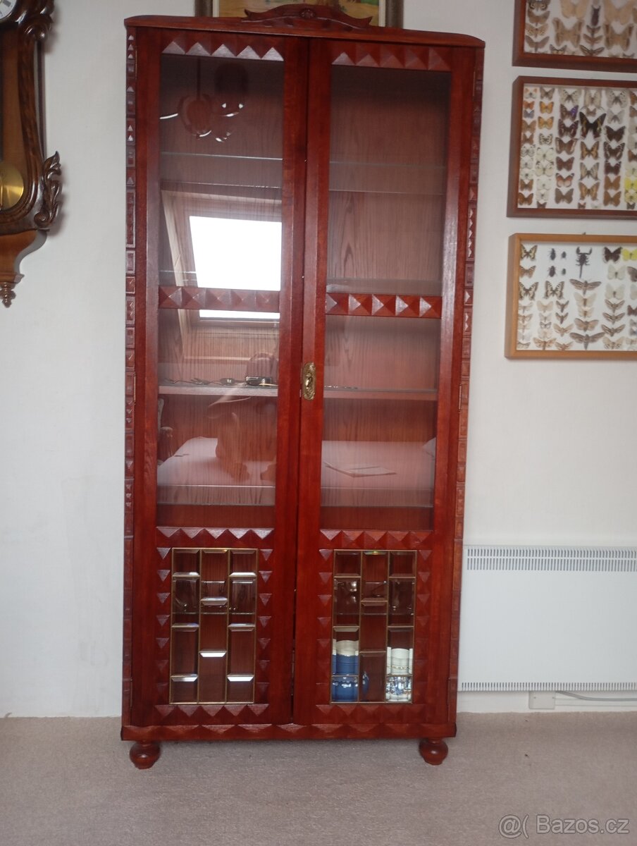 Starožitný nábytek