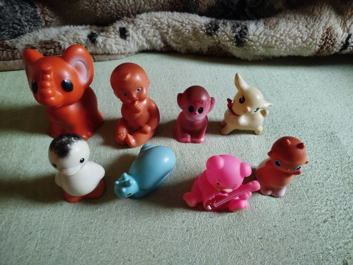 Retro gumové piskaci hračky