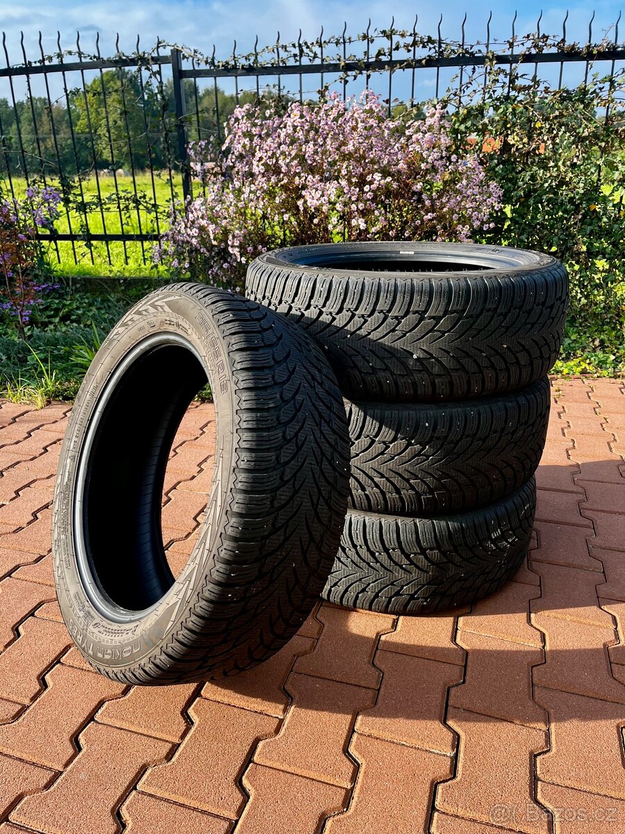 Sada zimních pneumatik 215/55 R18