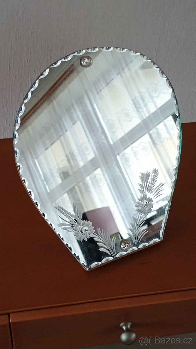 Zrcadlo benátského typu