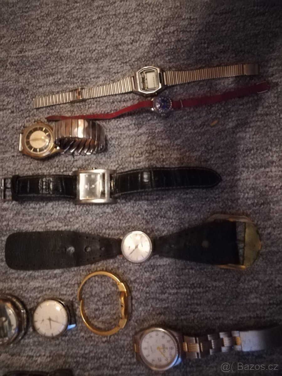 Různé náramkové hodinky