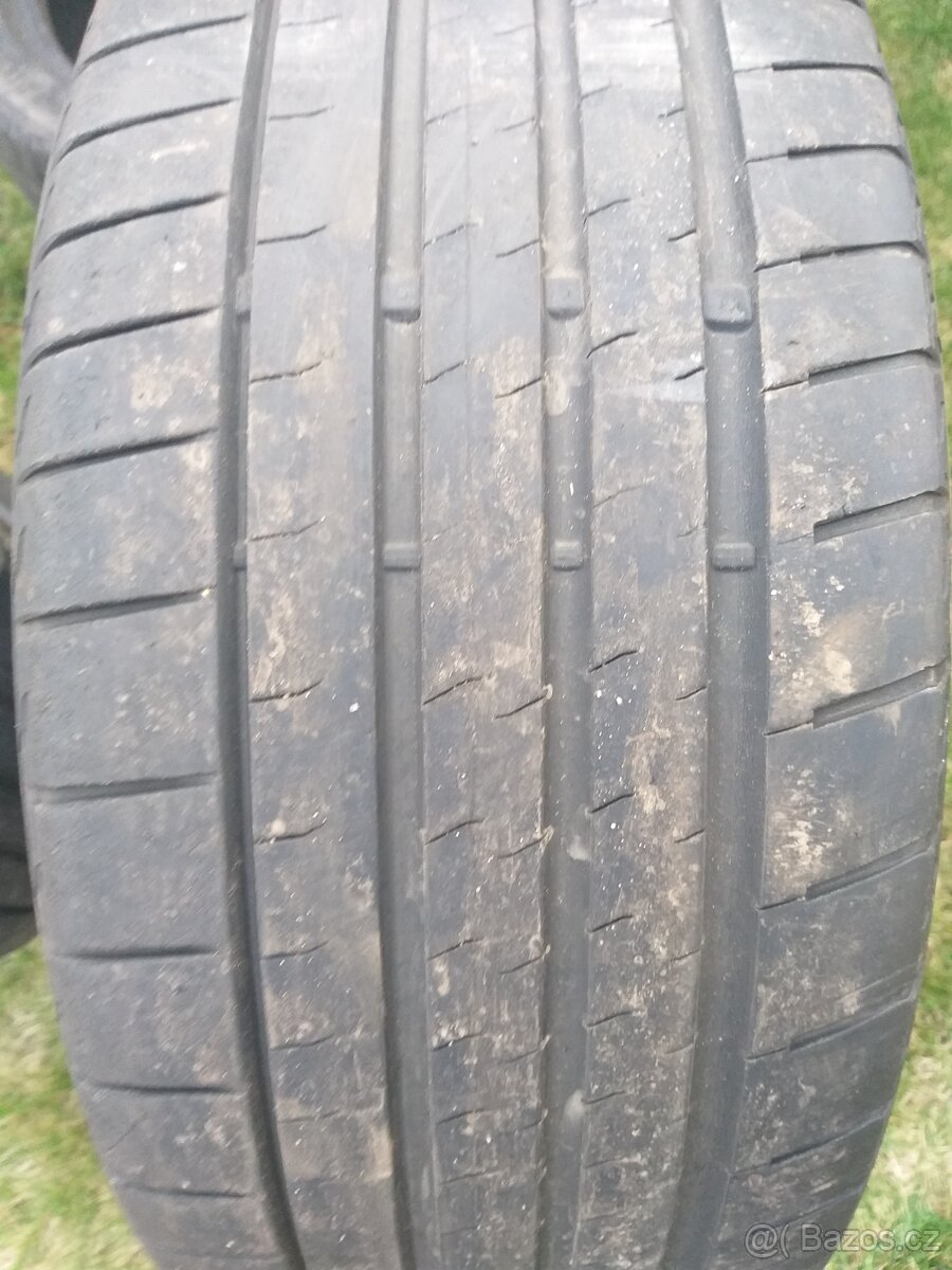 Letní 235/45R18 Bridgestone