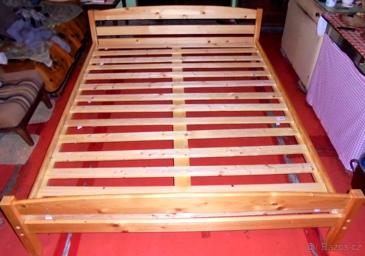 Postel manželská 210x165 cm dřevěná