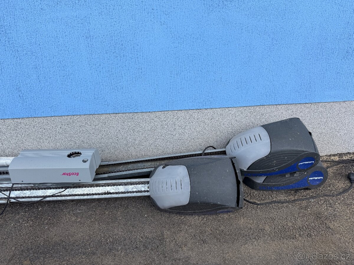 pohon garážových vrat Liftmaster