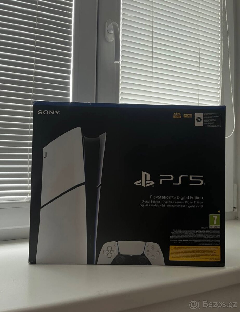 PS5 Slim , Záruka 12/26.Mechanika , 2 ovladače