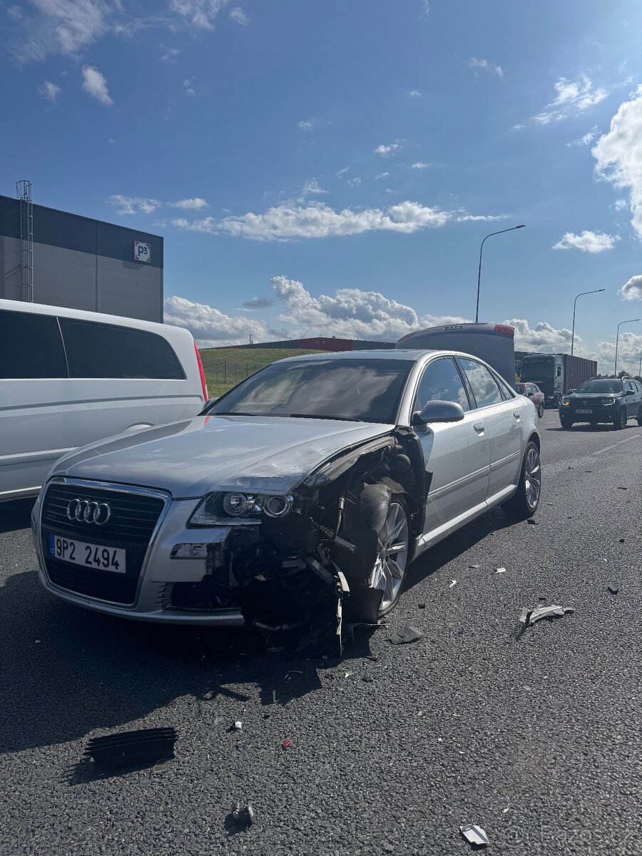 Havarovaná Audi A8 4.0tdi