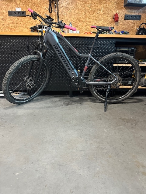 Dámské horské elektrokolo Maxbike Freya 2.1 Černá
