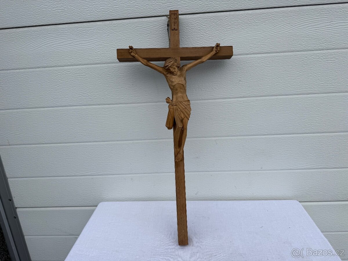 Starý velký celodřevěný kříž krucifix Ježíš