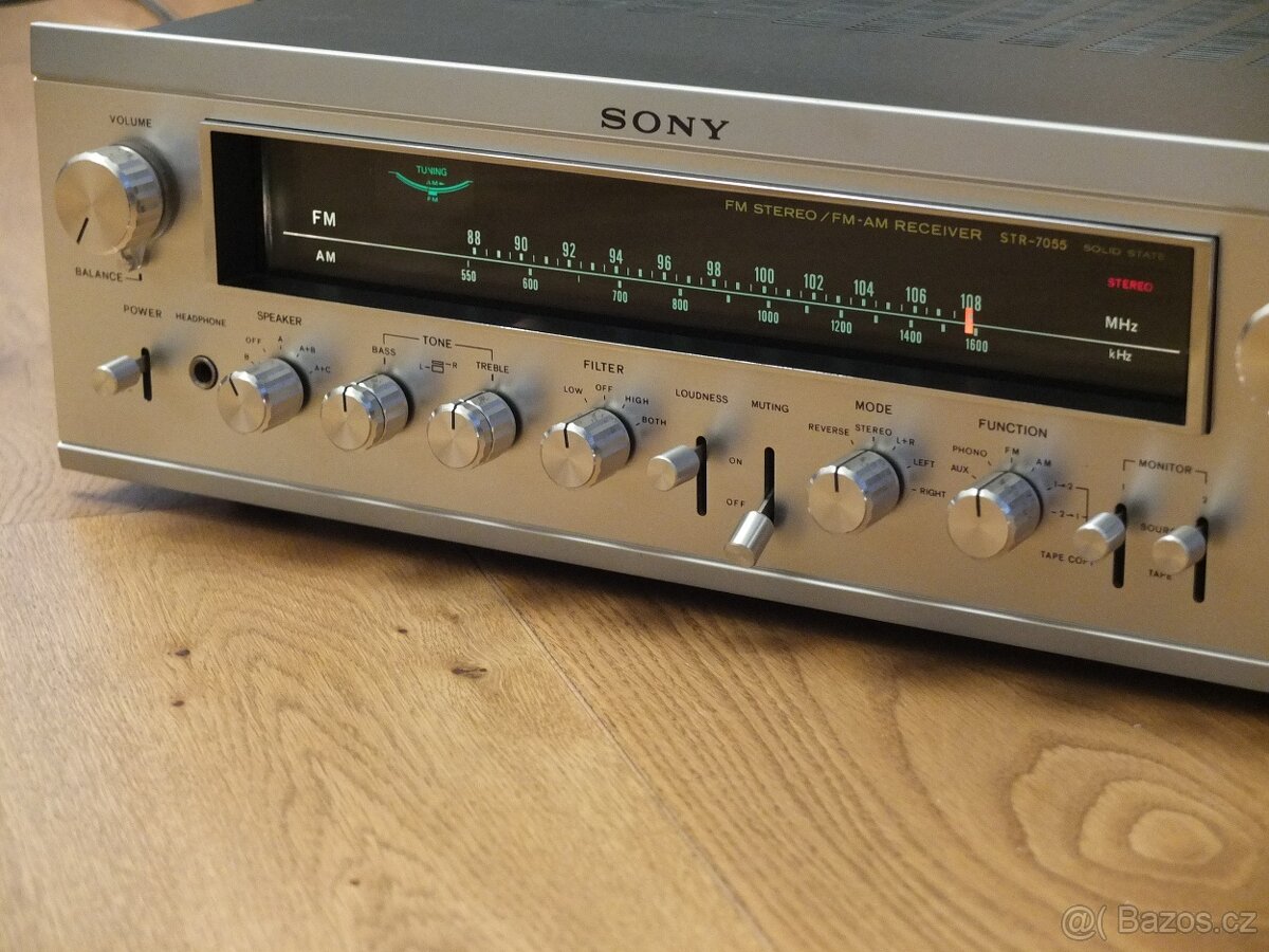 SONY STR-7055 FM/AM stereo přijímač (1972-76)