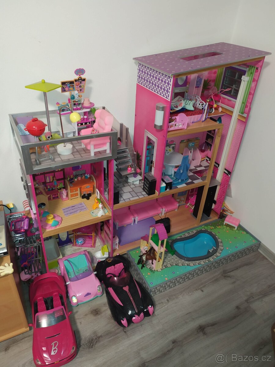 Velký dřevěný barbie domeček