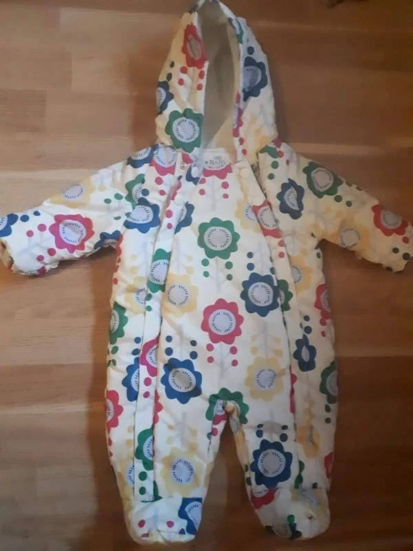 Bílá zimní květovaná kombinéza 56