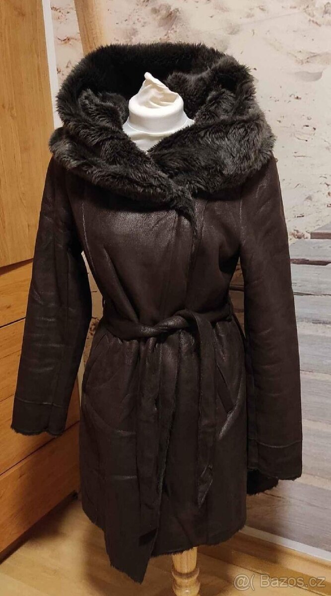 Zimní kabát s kožíškem vel. 36