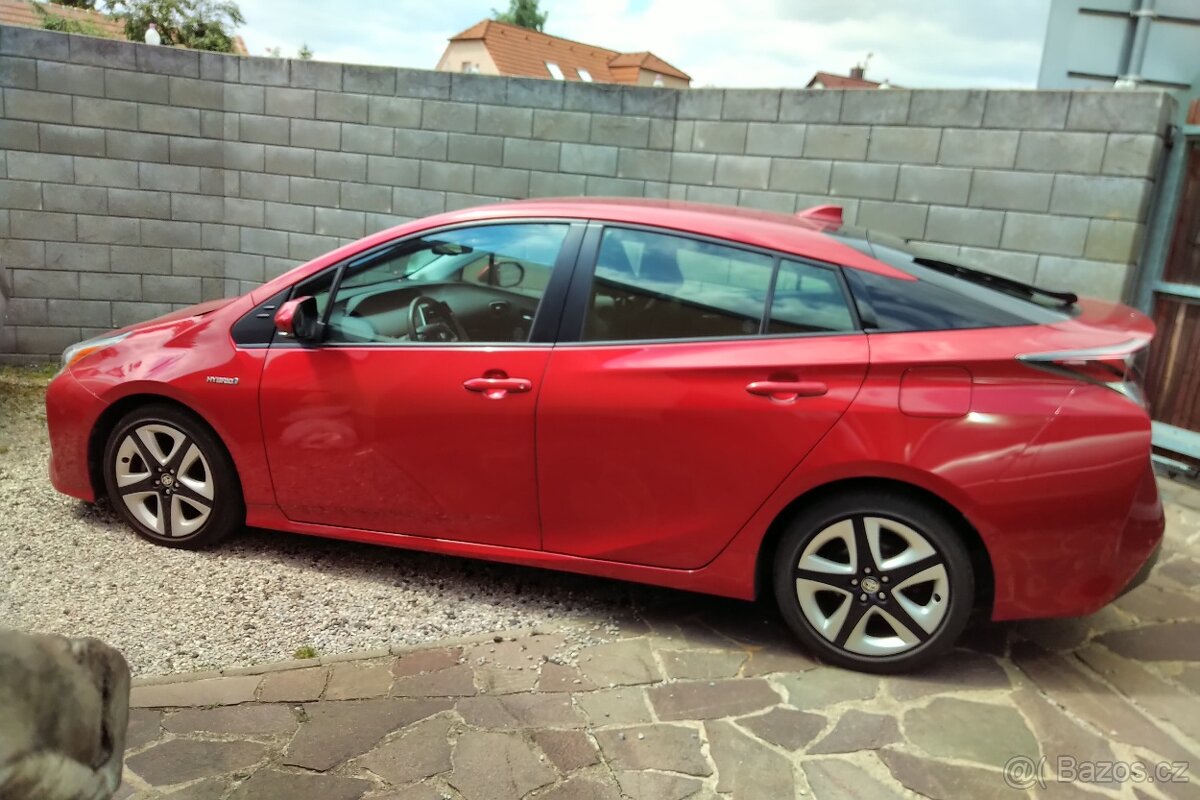 133.000km, Toyota Prius IV. Hybrid Executive-Navi-Radar-Kůže