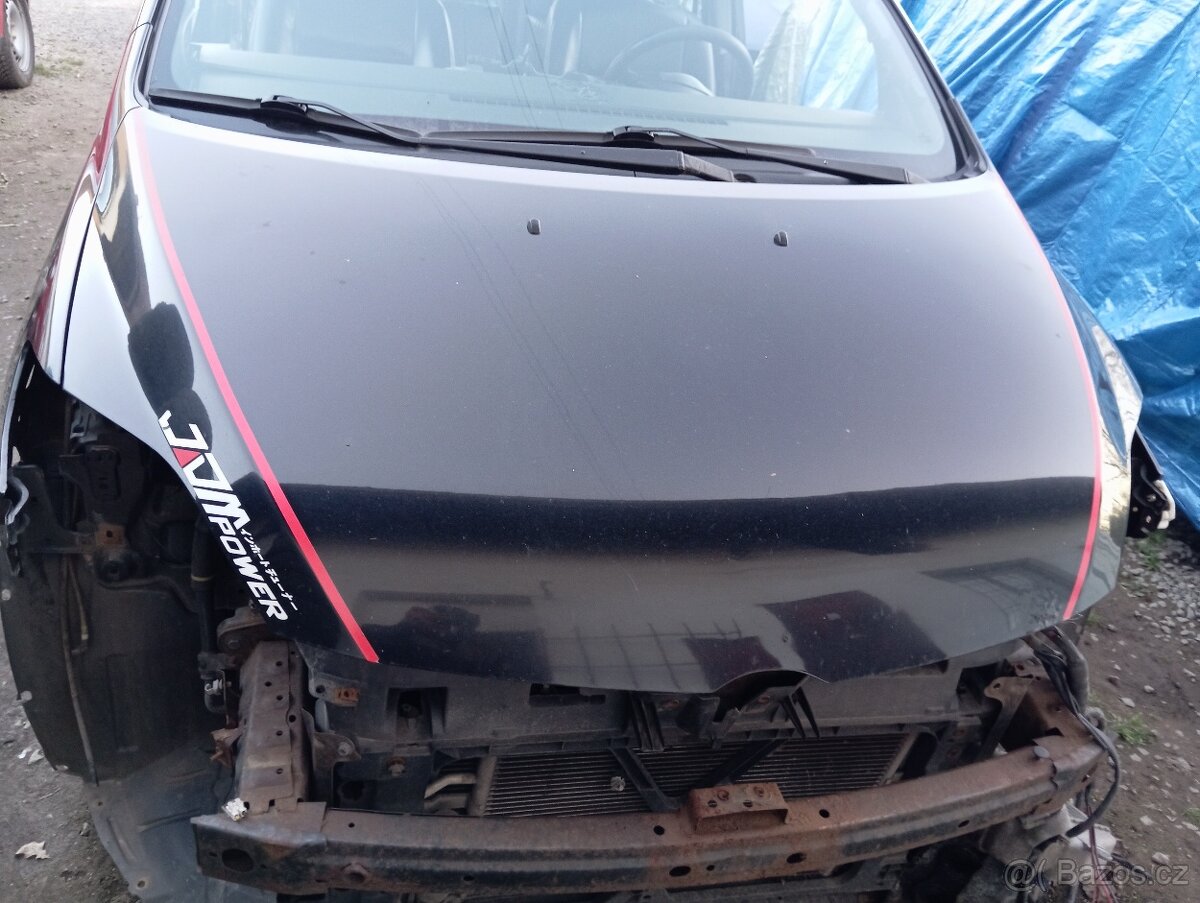 Mazda 5 kapota