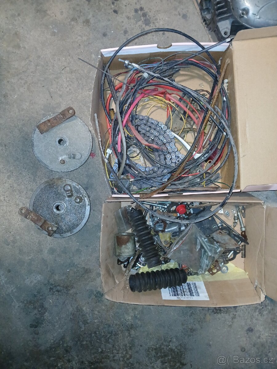 jawa pionýr elektrika lanka a další drobné díly a šroubky