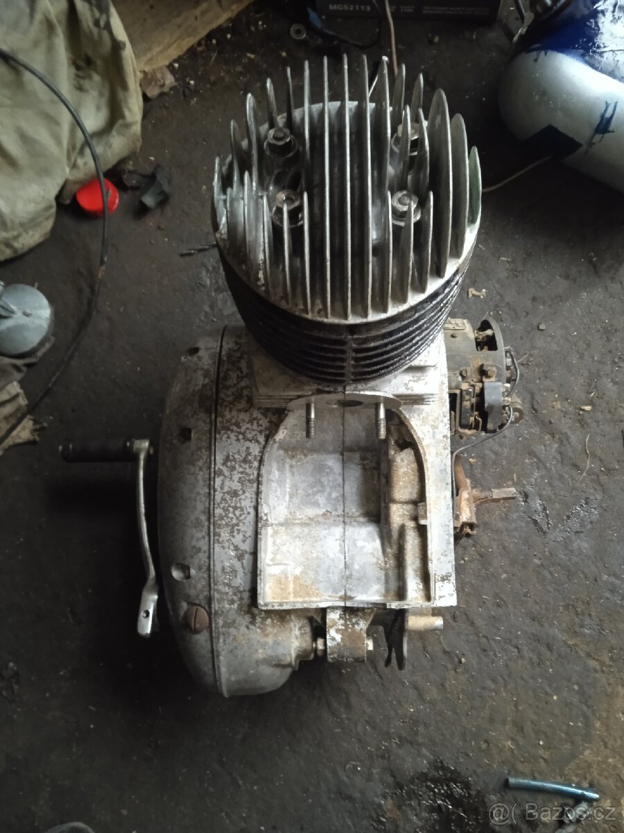 Motor Jawa 250