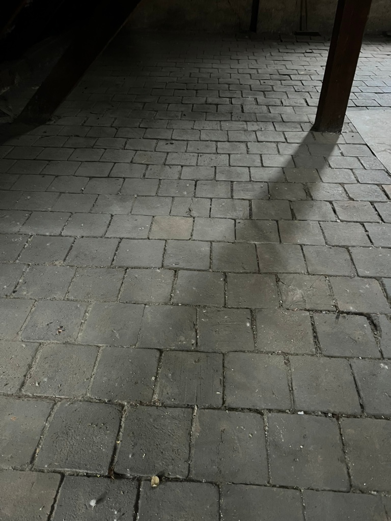 Prodám půdovky - cihlová dlažba 105m2